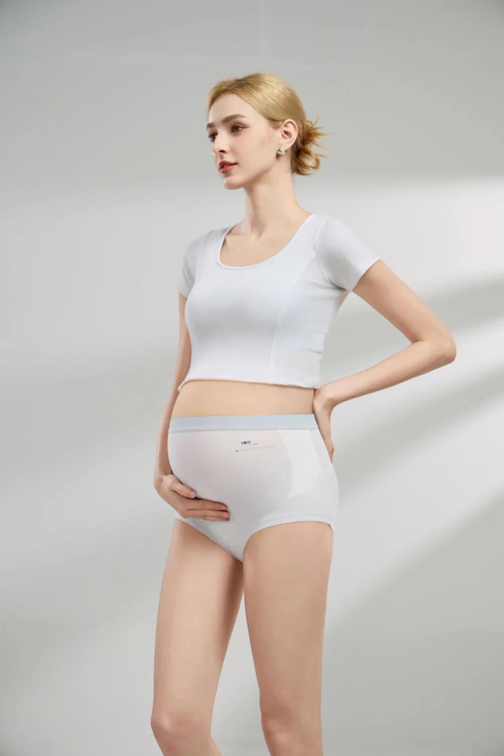 Extended High Panties 1118 Model 1