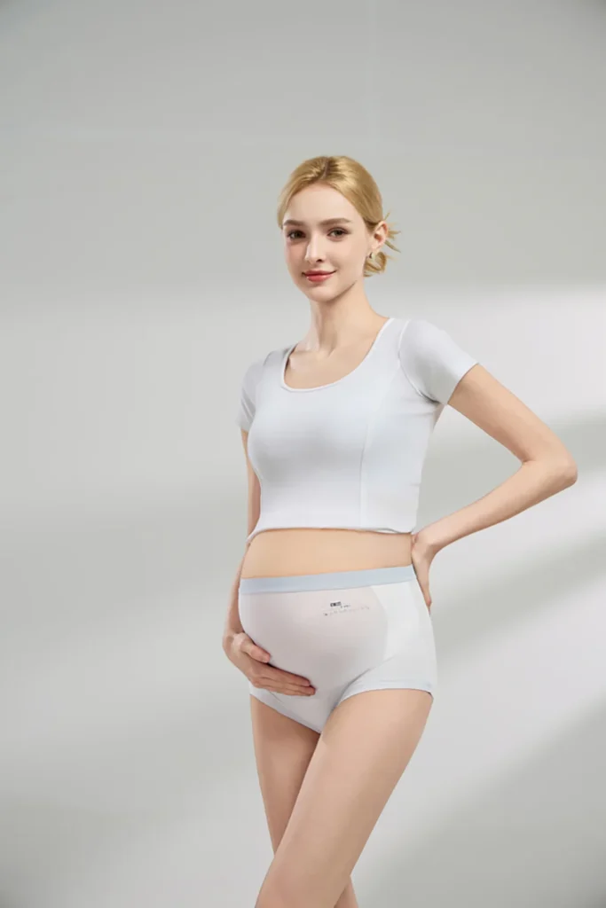 Extended High Panties 1118 Model 2