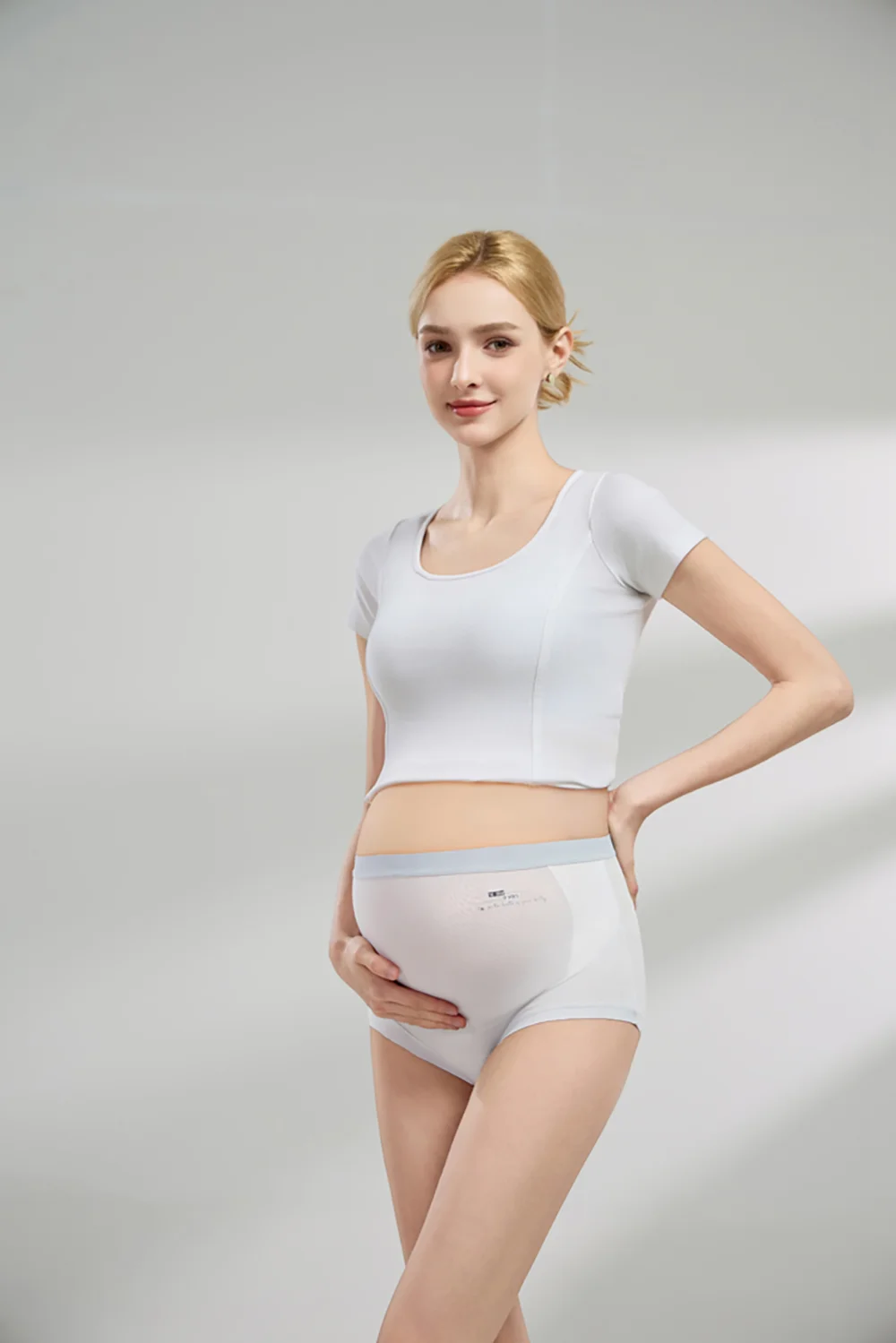 Extended High Panties 1118 Model 2